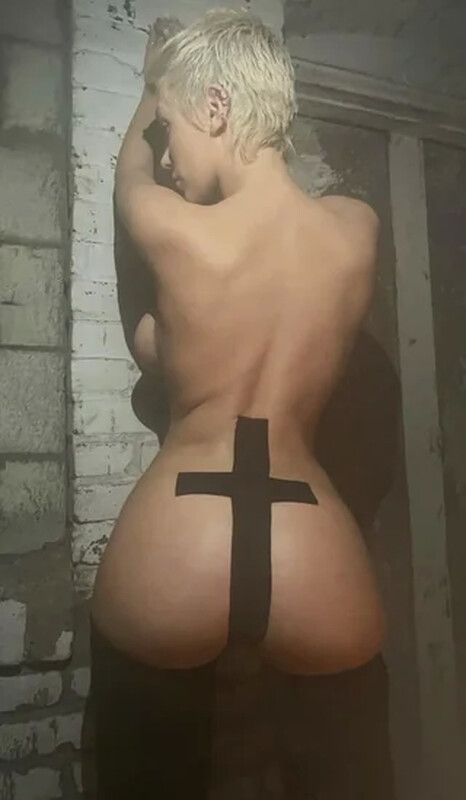 Bianca Censori nahá. Foto - 15