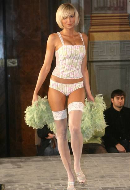 Hana Mašlíková nahá. Foto - 32