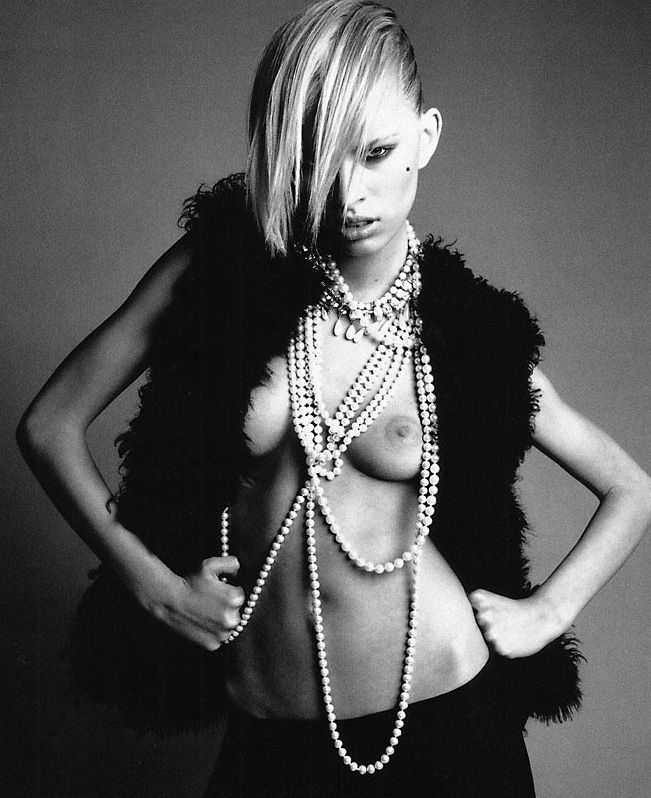 Karolína Kurková nahá. Foto - 23