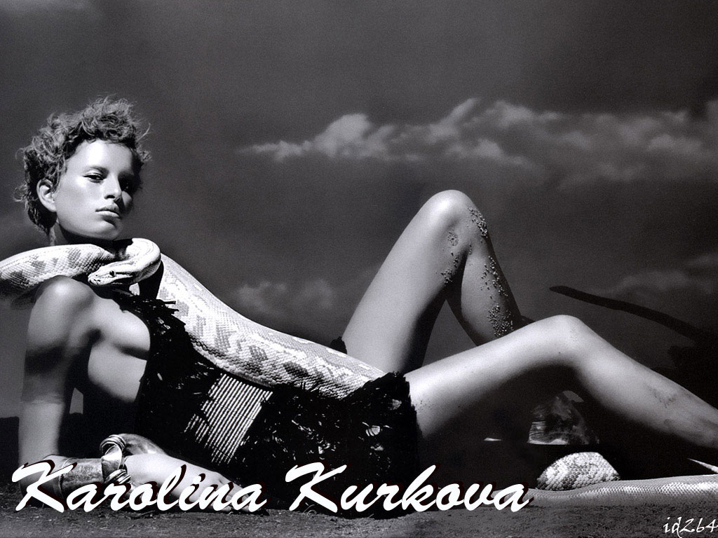 Karolína Kurková nahá. Foto - 35