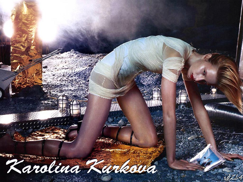 Karolína Kurková nahá. Foto - 6