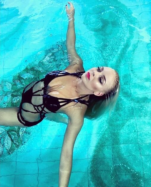 Markéta Konvičková nahá. Foto - 4