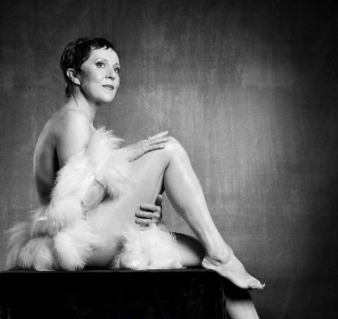 Martha Issová nahá. Foto - 4