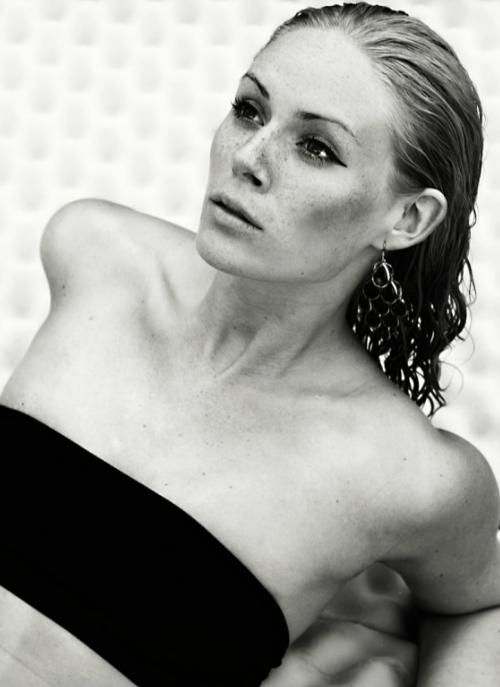 Nikol Moravcová nahá. Foto - 15