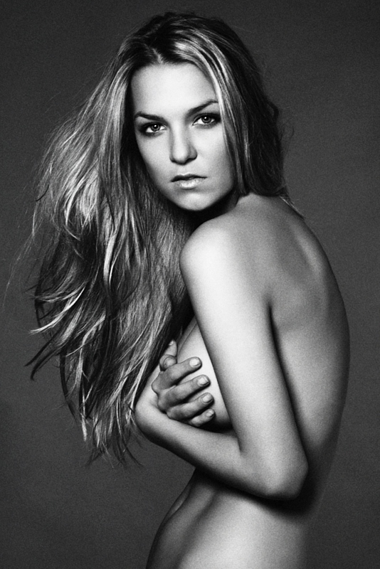 Nikola Vykydalová nahá. Foto - 10
