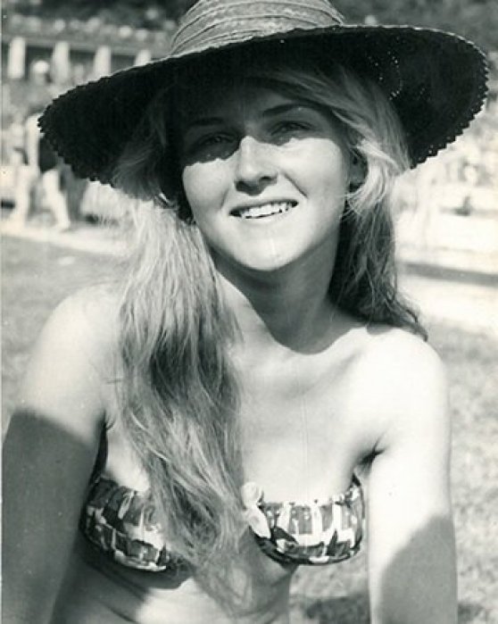 Regina Rázlová nahá. Foto - 6