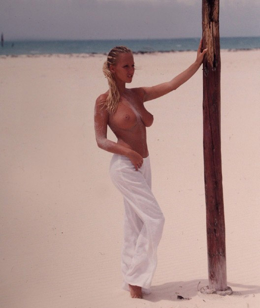 Zuzana Belohorcová nahá. Foto - 9