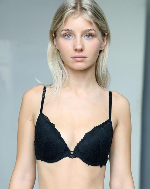 Elena Zoe Nackt. Foto - 17