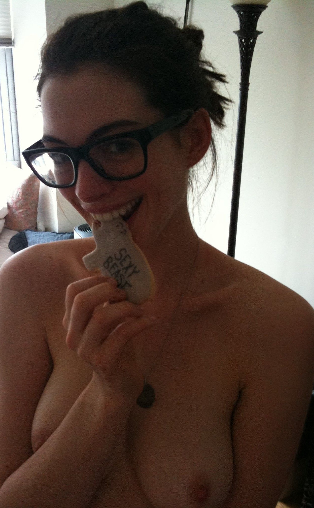 Anne Hathaway Nago. Zdjęcie - 16