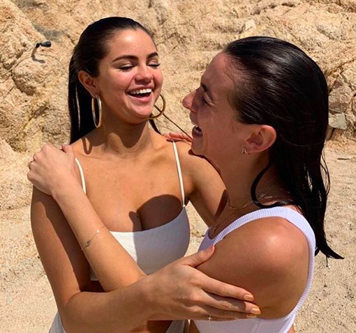 Selena Gomez Nago. Zdjęcie - 28
