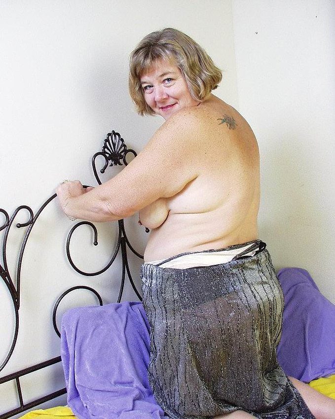 Mature women and grannies. Gallery - 180. Photo - 1