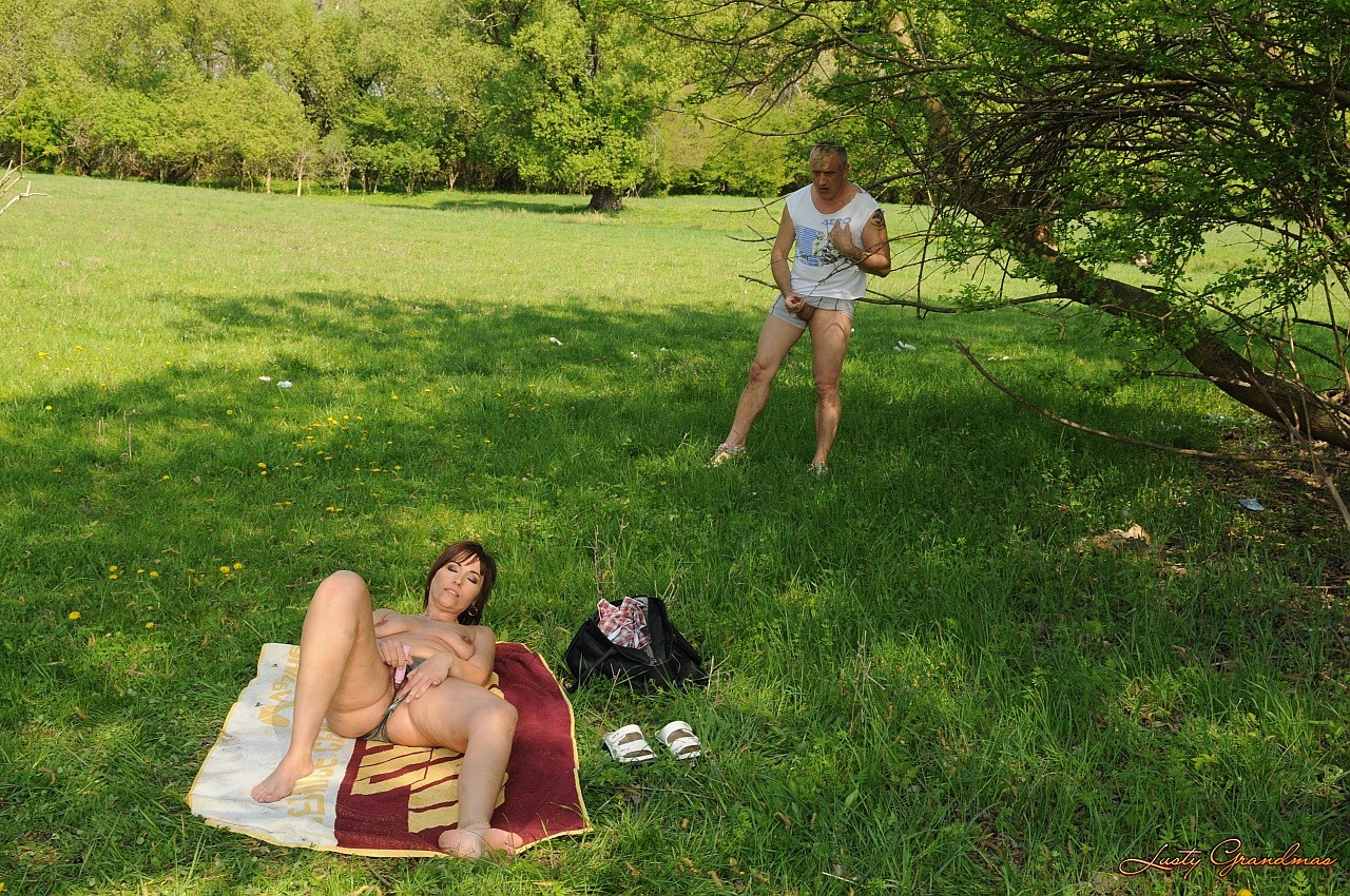 Reife Frauen und Omas. Galerie - 1969. Foto - 1