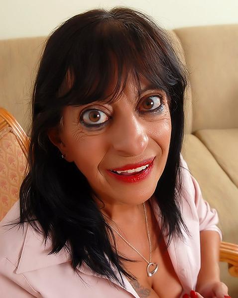 Mature women and grannies. Gallery - 217. Photo - 2