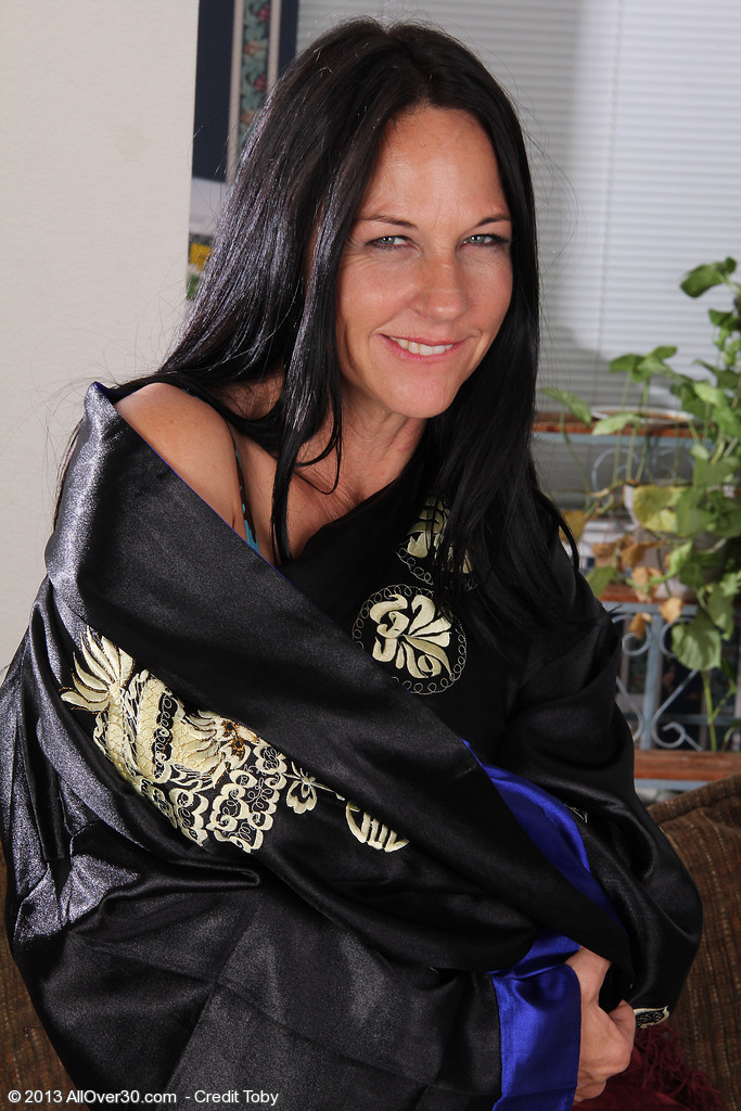 Mature women and grannies. Gallery - 2201. Photo - 1