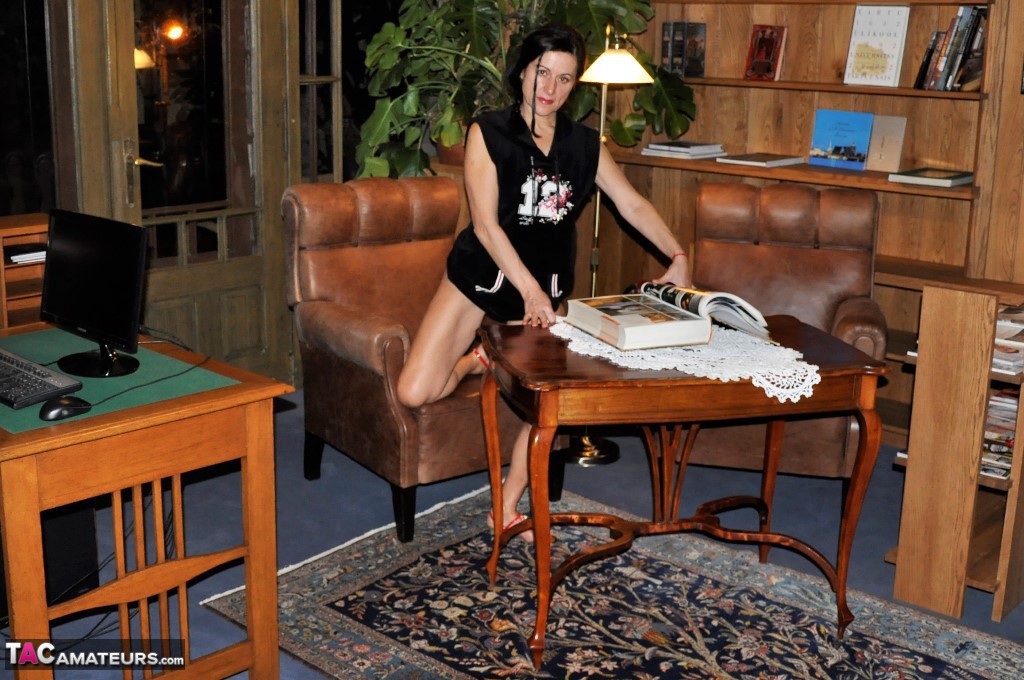 Mature women and grannies. Gallery - 2592. Photo - 5
