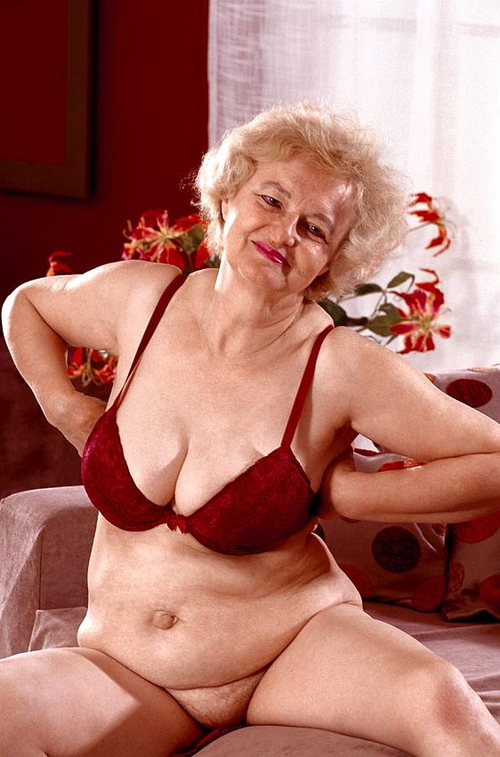 Mature women and grannies. Gallery - 267. Photo - 10