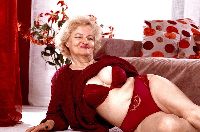 Mature women and grannies. Gallery - 267. Photo - 2