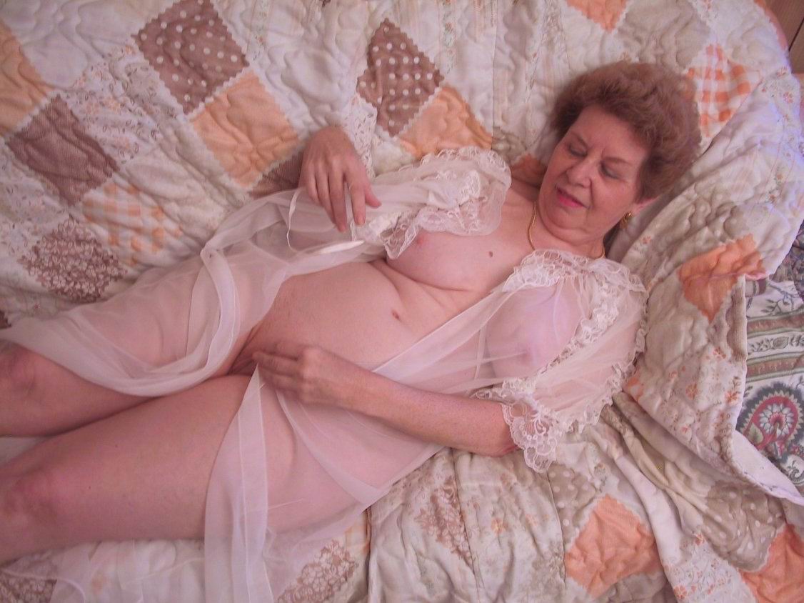 Mature women and grannies. Gallery - 486. Photo - 1