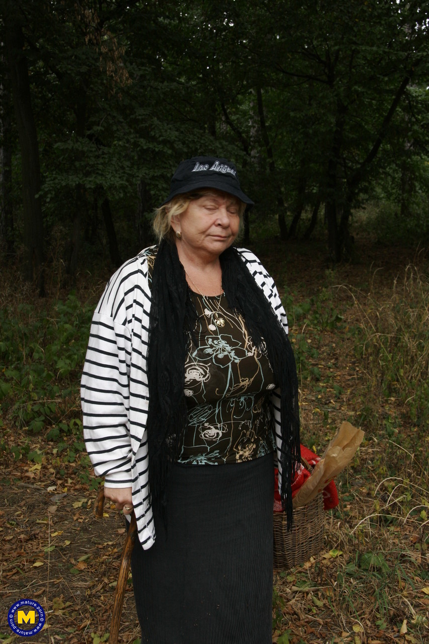 Mature women and grannies. Gallery - 622. Photo - 1