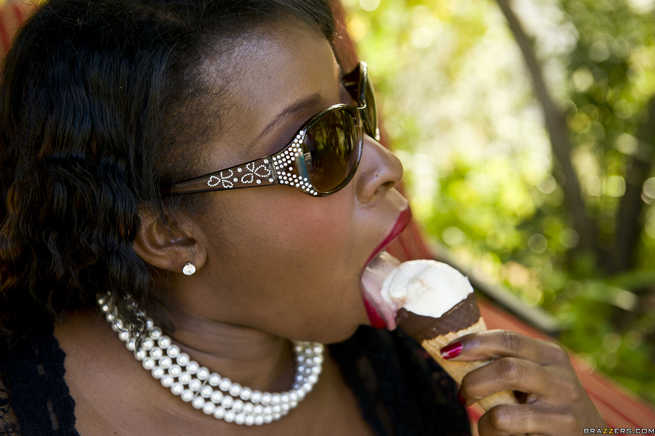 Schwarze Haut. Galerie - 6224. Foto - 1