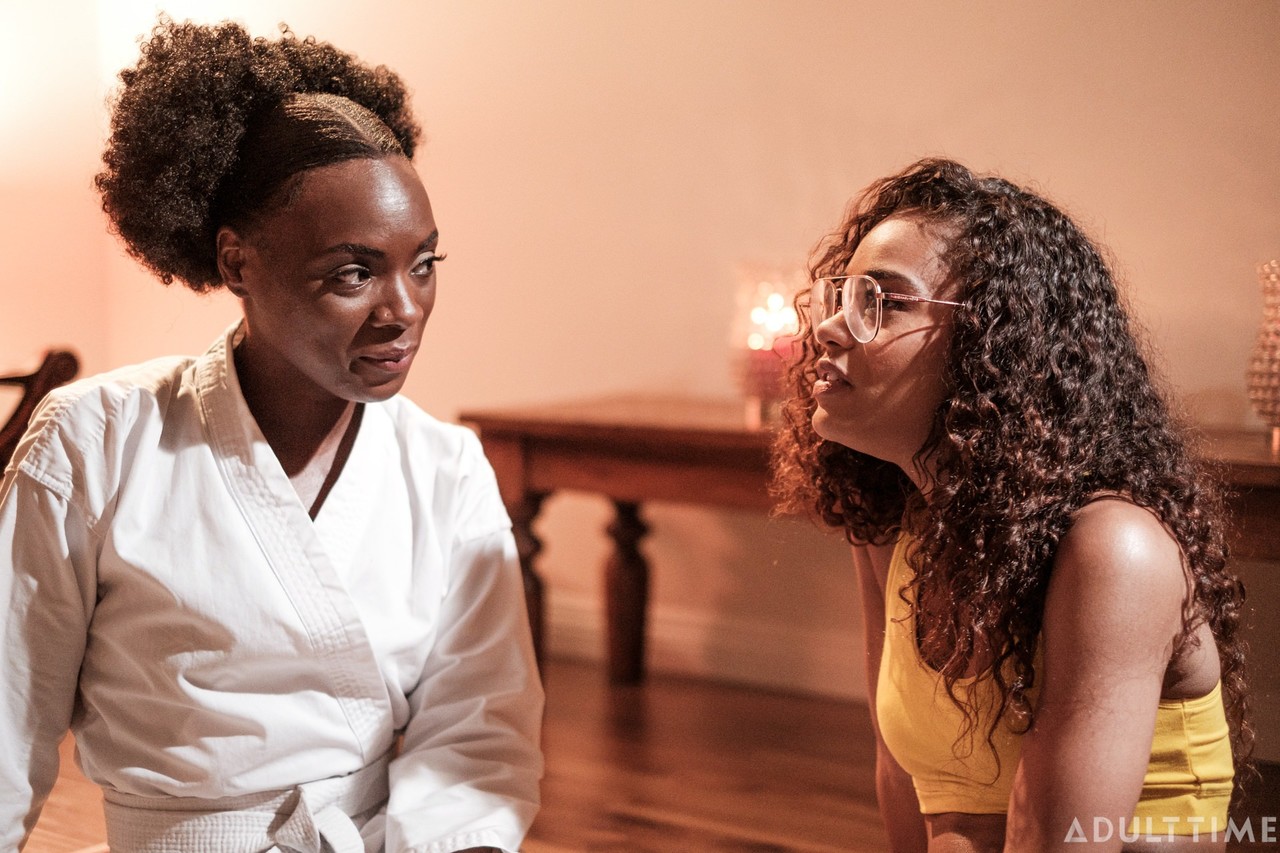 Lesben Pornos. Galerie - 6677. Foto - 2