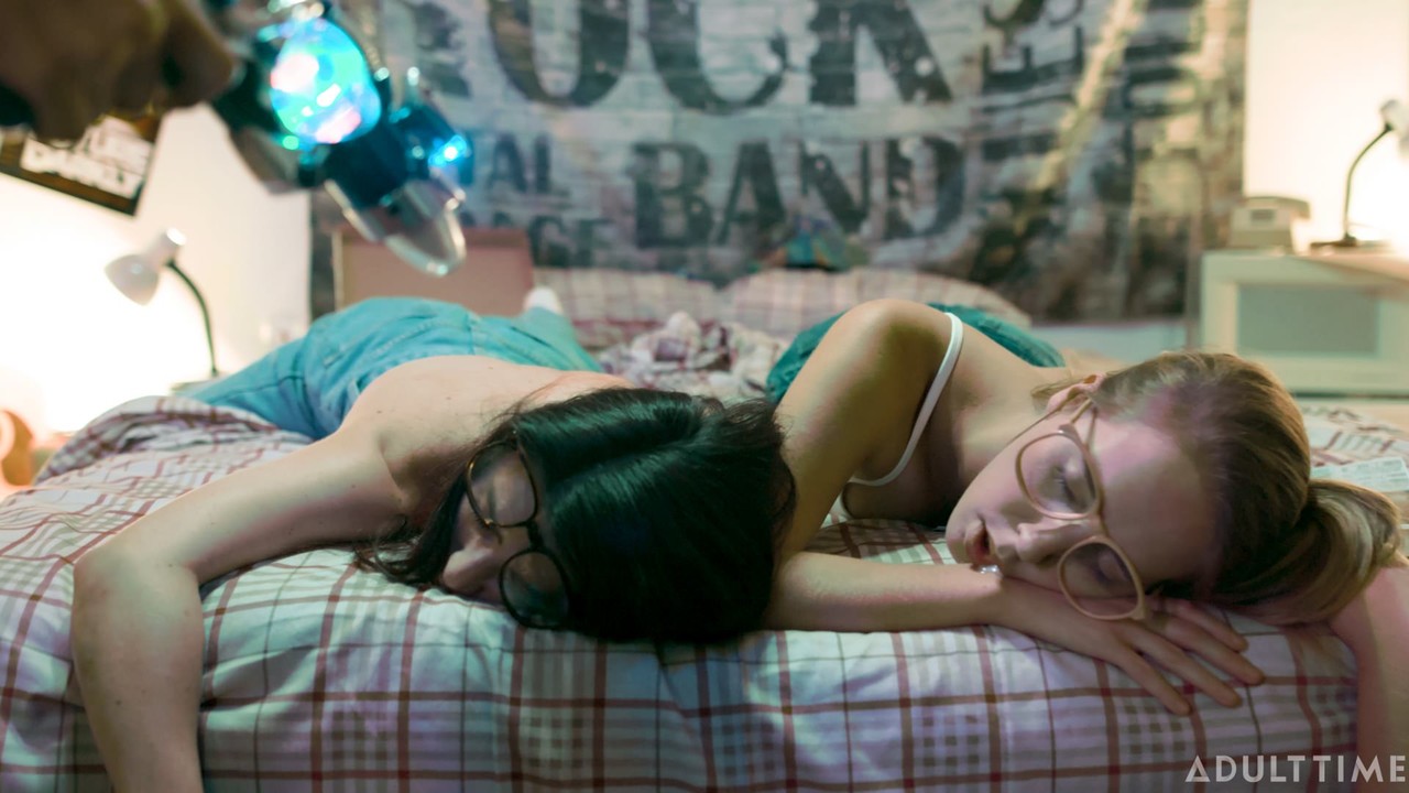 Lesben Pornos. Galerie - 7103. Foto - 5