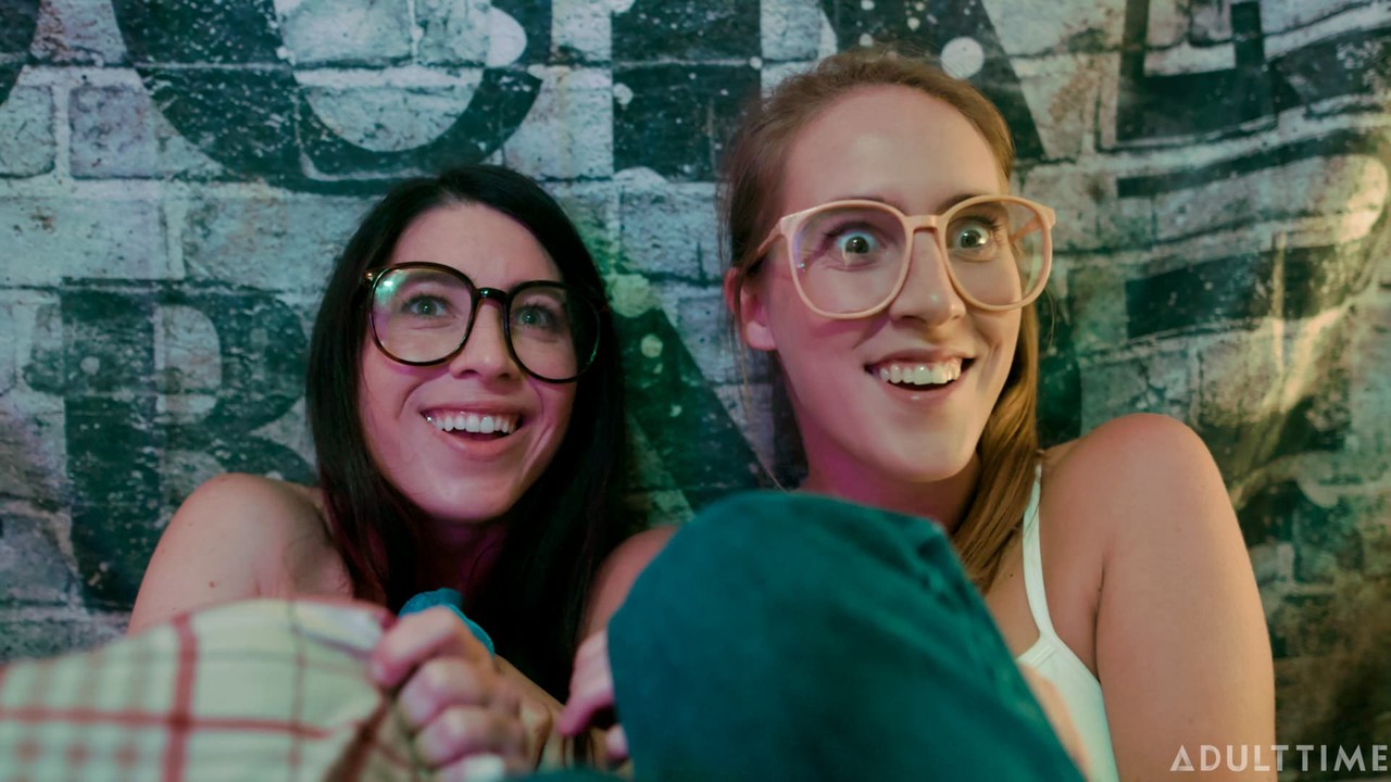 Lesben Pornos. Galerie - 7103. Foto - 7