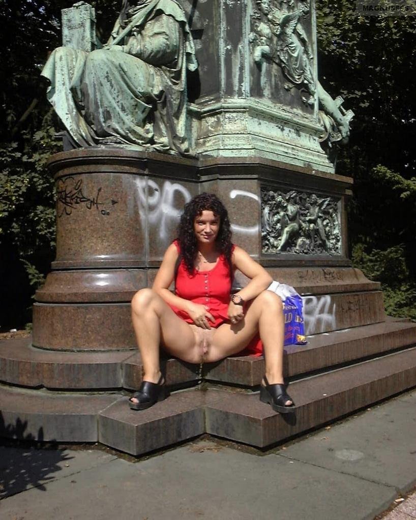 Pissing. Galerie - 1231. Foto - 8