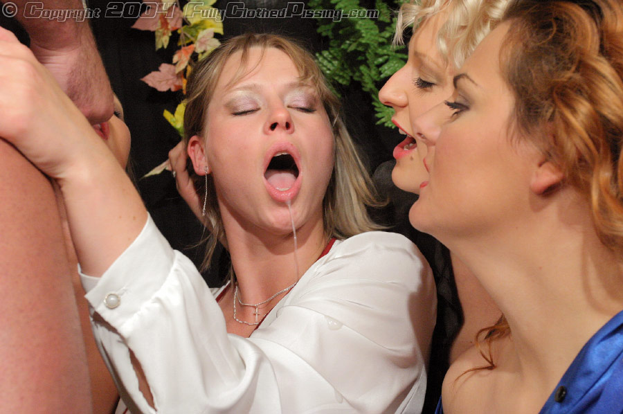 Pissing. Gallery - 157. Photo - 11
