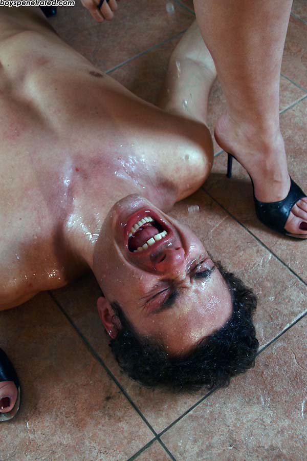 Pissing. Gallery - 1668. Photo - 5