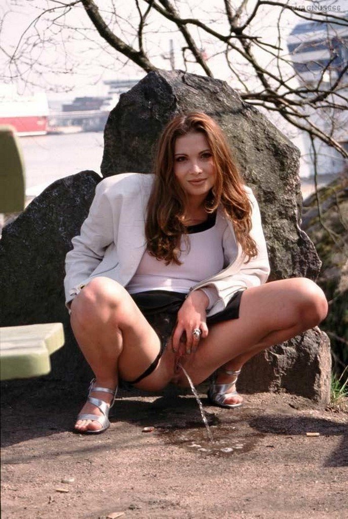 Pissing. Gallery - 2188. Photo - 4