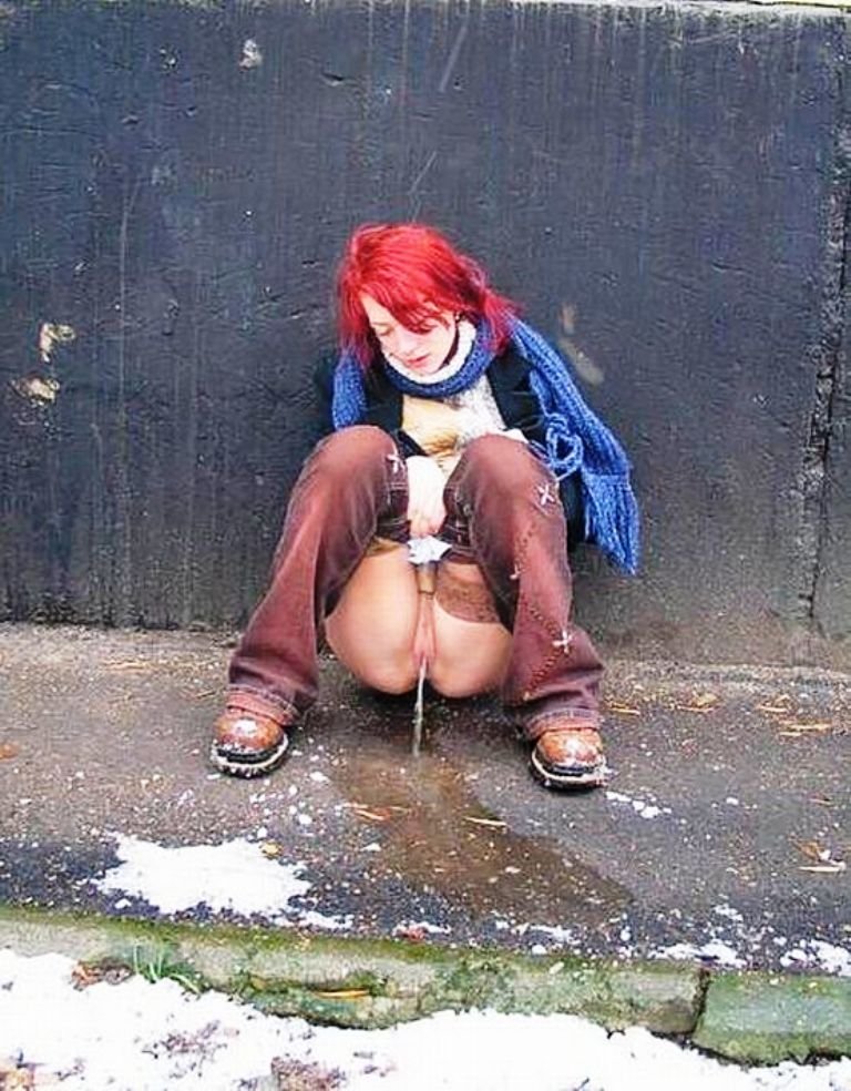 Pissing. Gallery - 2506. Photo - 12