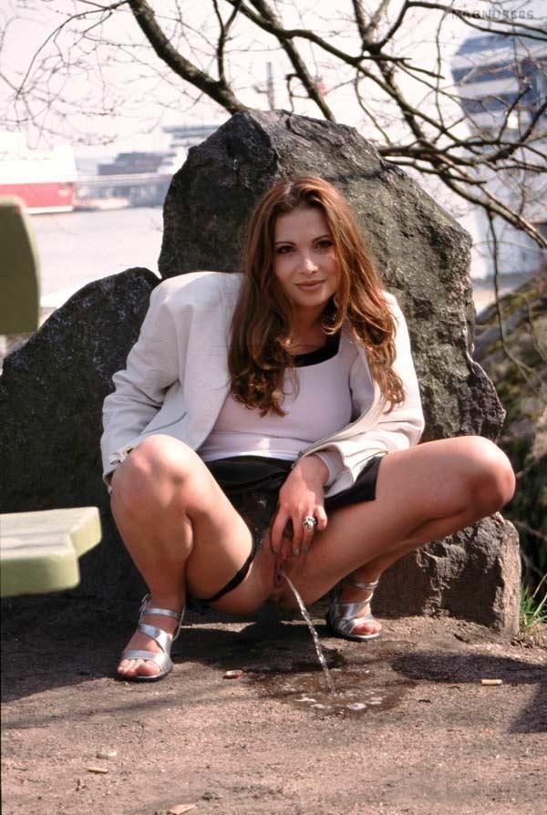 Pissing. Galerie - 2696. Foto - 13