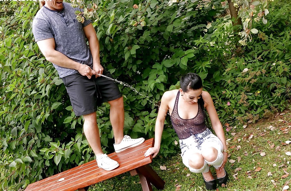 Pissing. Gallery - 862. Photo - 1