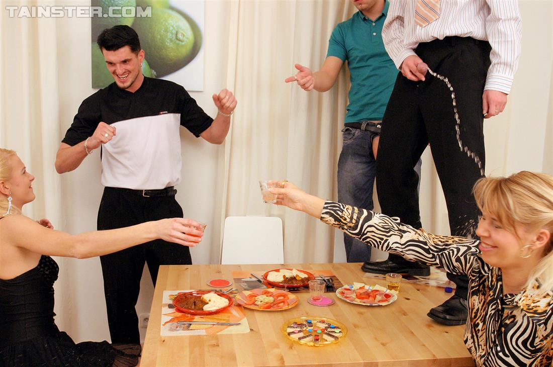 Pissing. Galerie - 3337. Foto - 2